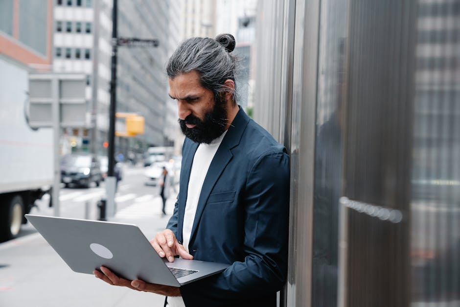 How Mobile CRM Software Supports Remote Teams