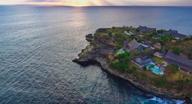 Bali Cliff Villas With Fire Floors and Ocean Benches