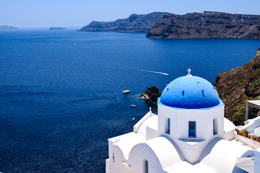 Santorini Dome Villas With Infinity Benches and Ocean Floors